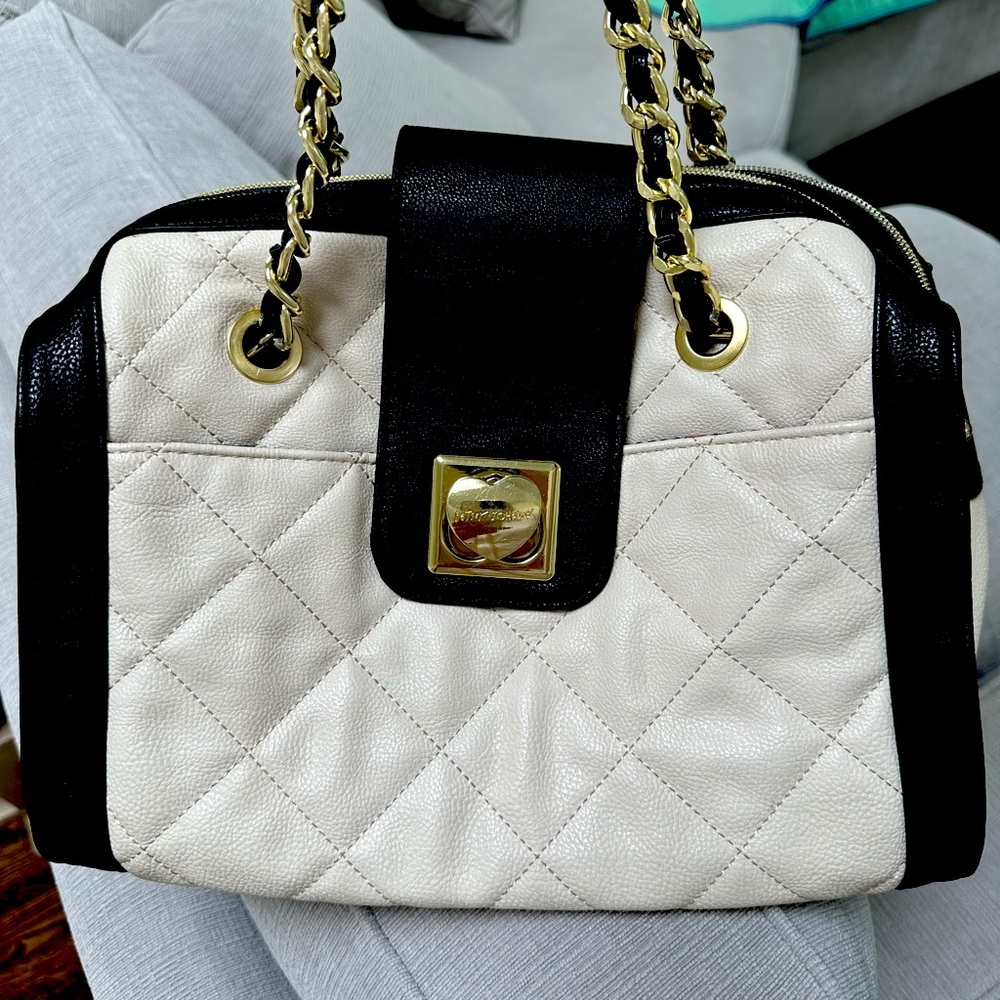 VINTAGE BETSY JOHNSON VEGAN Leather Handbag shoulder bag. Lightly Worn. Quilted